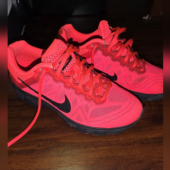 Nike Pink Running Shoes - Picture 1 of 5